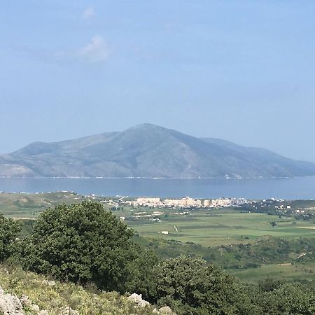Appartamenti George Orikum Bagian luar foto