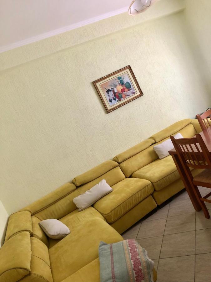 Appartamenti George Orikum Bagian luar foto
