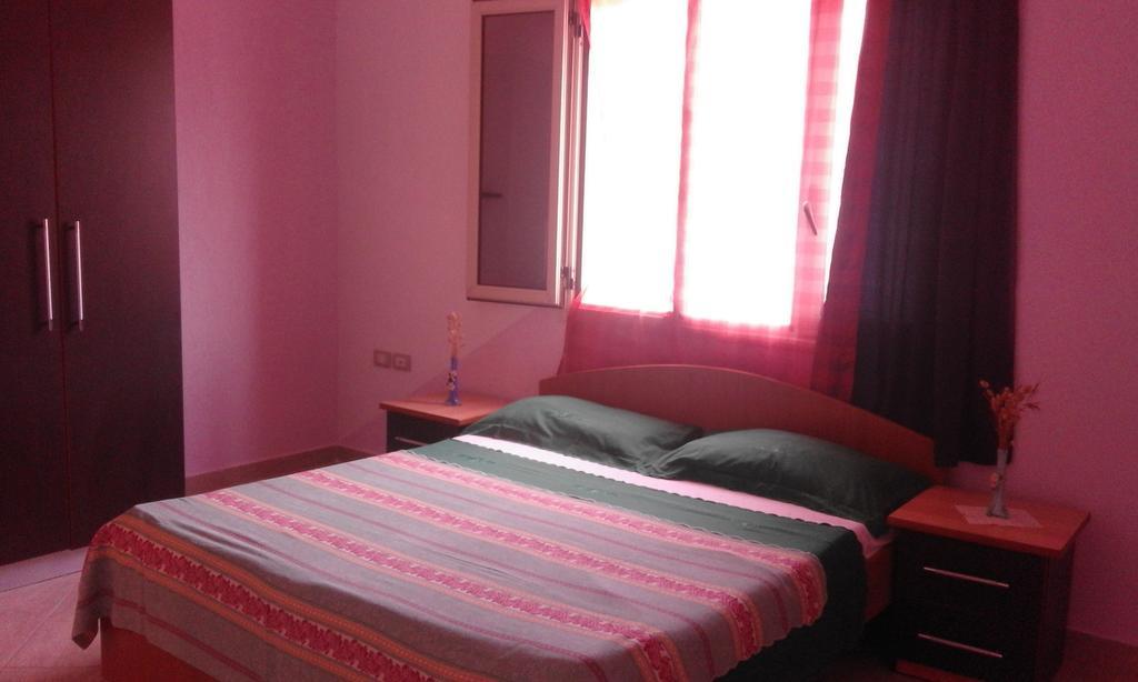 Appartamenti George Orikum Bagian luar foto