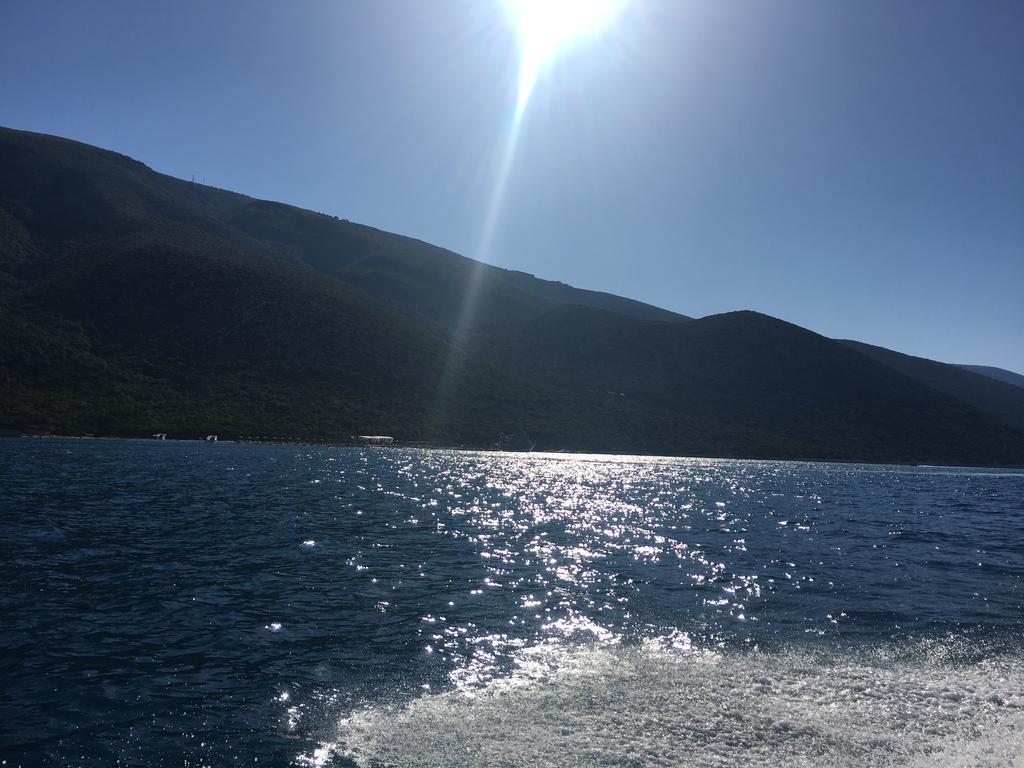 Appartamenti George Orikum Bagian luar foto