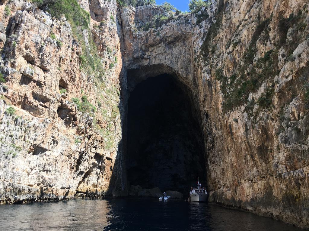 Appartamenti George Orikum Bagian luar foto
